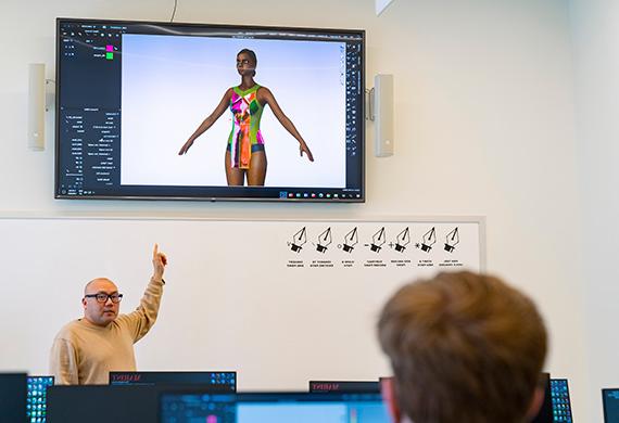 Image of faculty member presenting to a class in the Steel Plant Studios.