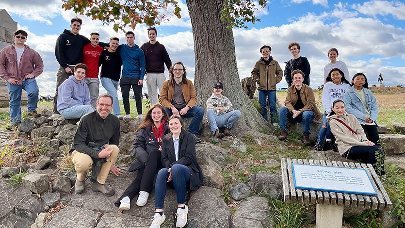 Image of students on Gettysburg trip.