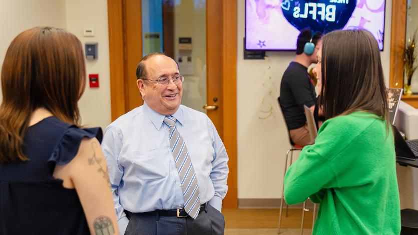 Image of Dr. Lee Miringoff talking with students.